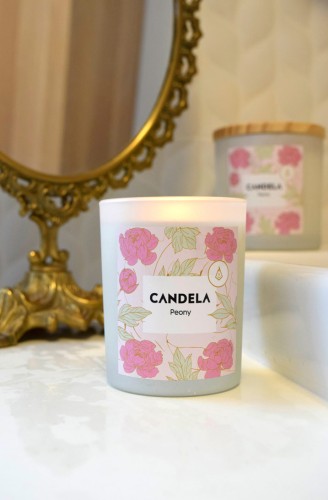 Świeca zapachowa sojowa o zapachu piwonii od candelaworld.pl